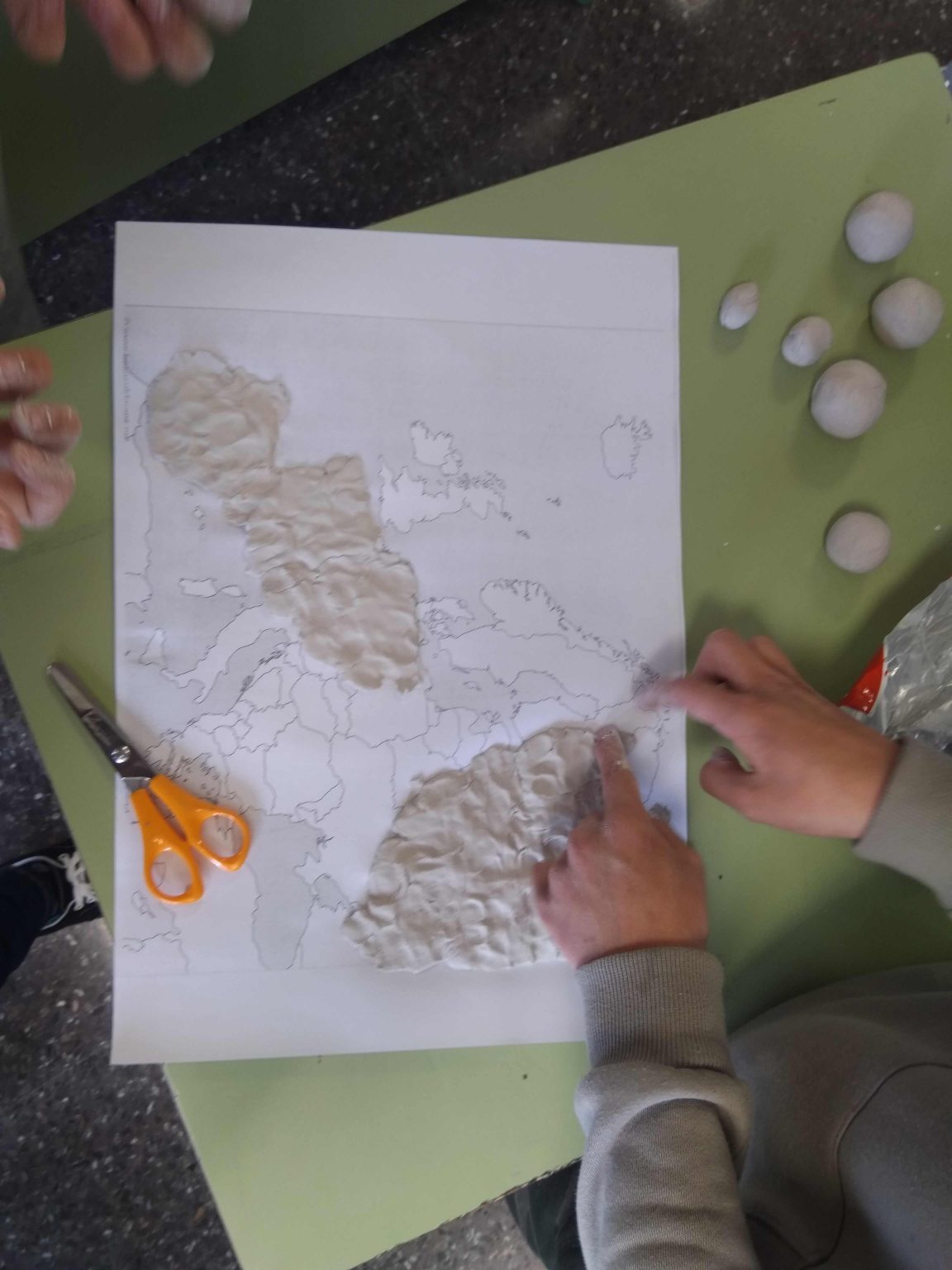 6º E.P.: Europe Physical Maps (Making models with clay)